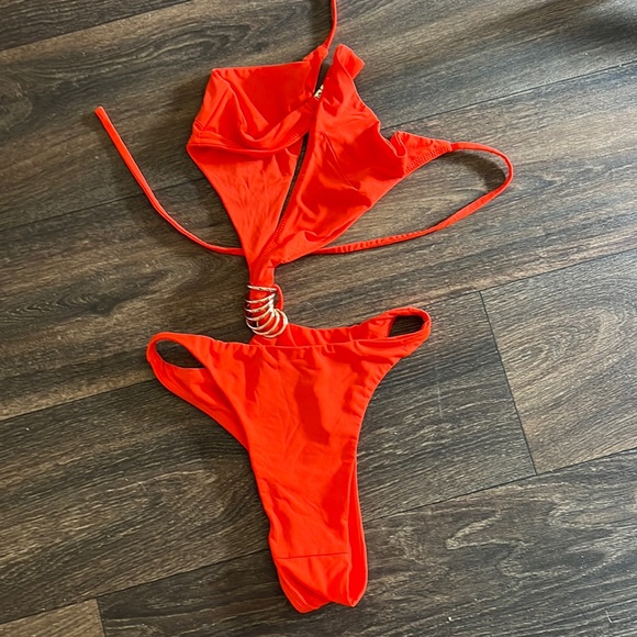 Alt one piece swimsuit - Picture 3 of 5